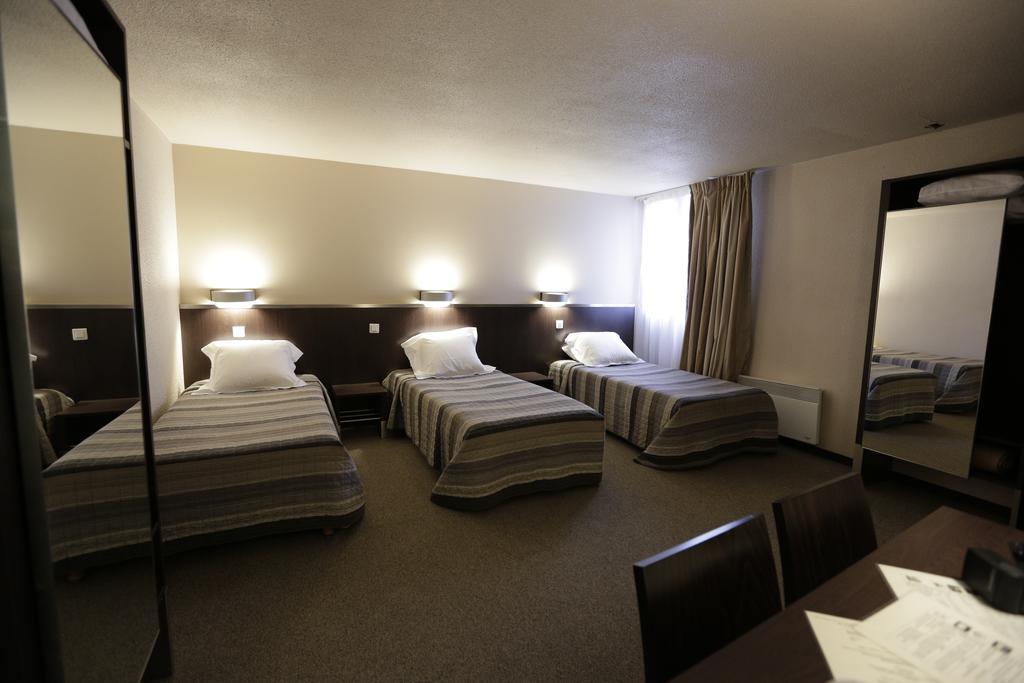 Hotel Au Petit Caporal Maisons-Alfort Habitación foto
