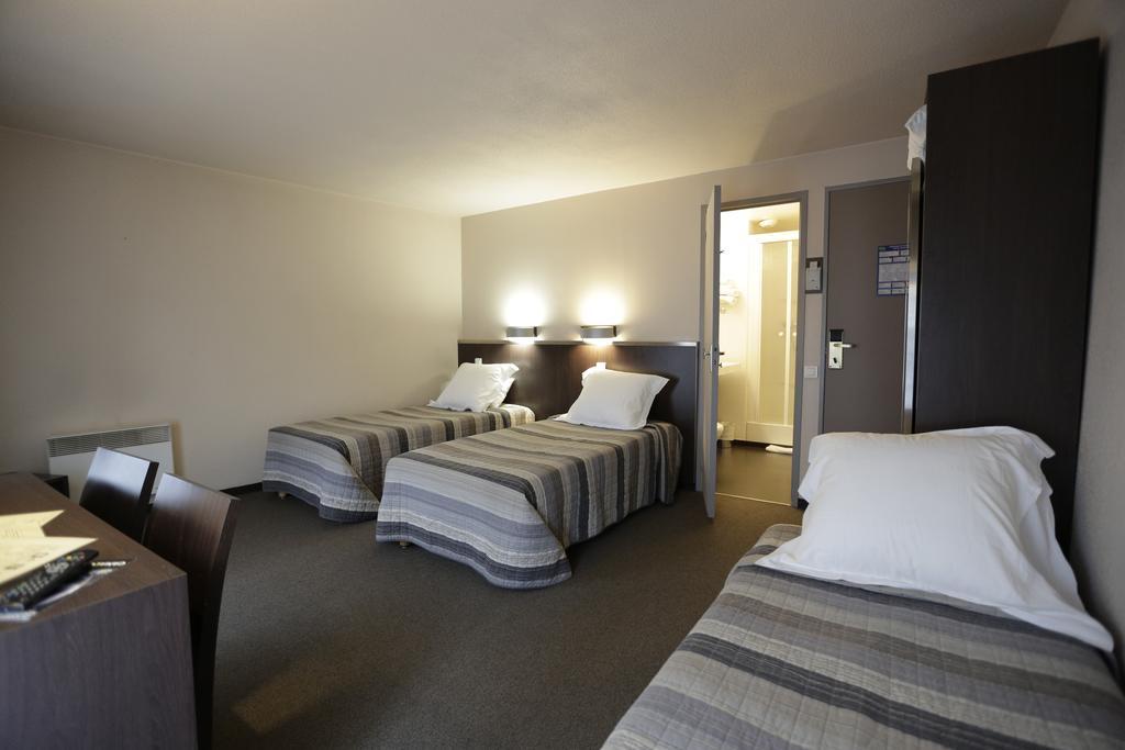 Hotel Au Petit Caporal Maisons-Alfort Habitación foto
