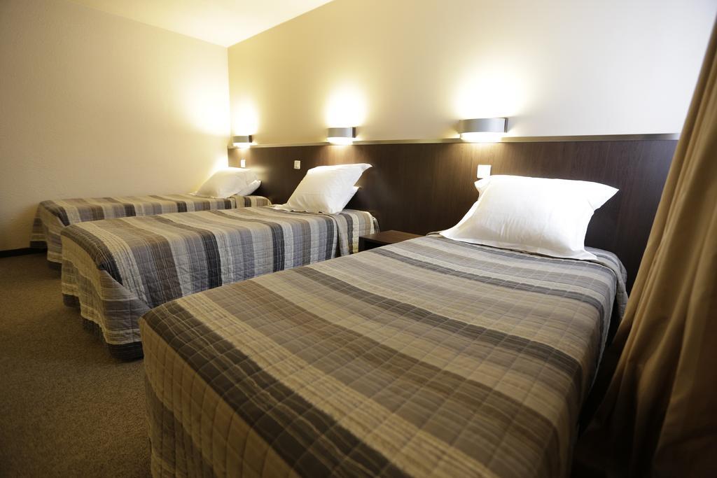 Hotel Au Petit Caporal Maisons-Alfort Habitación foto