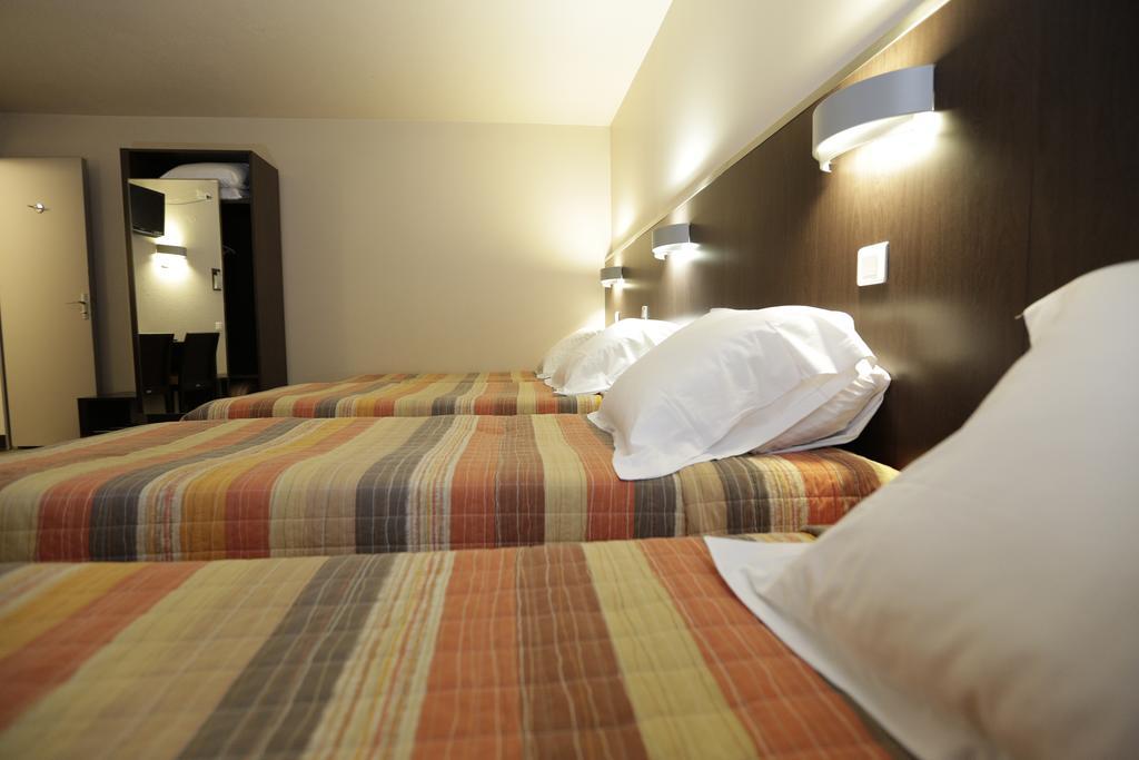 Hotel Au Petit Caporal Maisons-Alfort Habitación foto