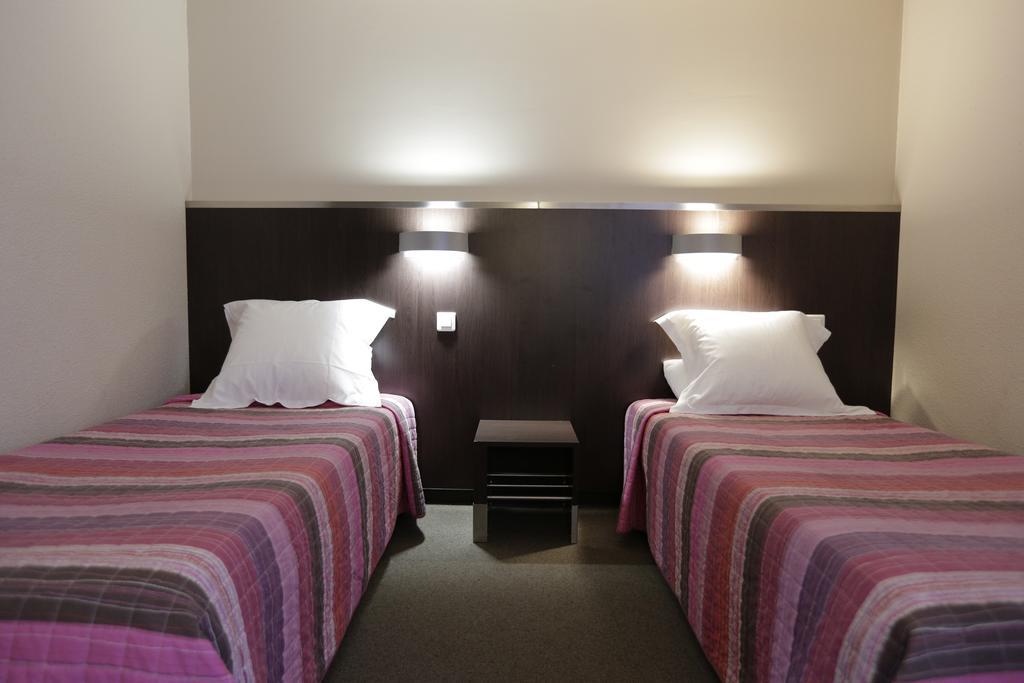 Hotel Au Petit Caporal Maisons-Alfort Habitación foto