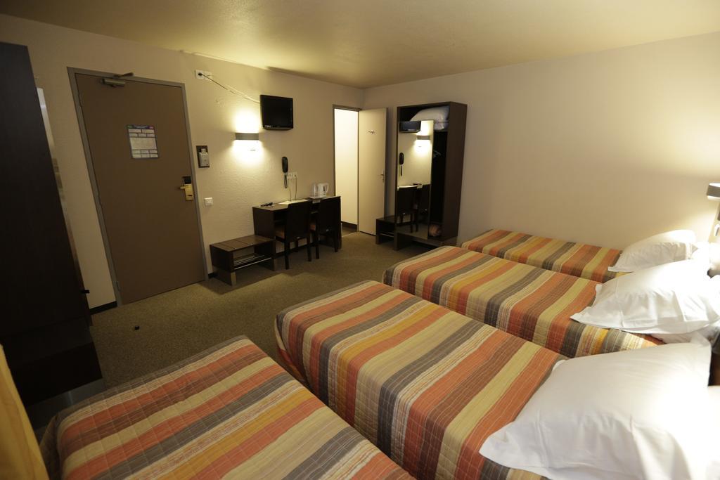 Hotel Au Petit Caporal Maisons-Alfort Habitación foto