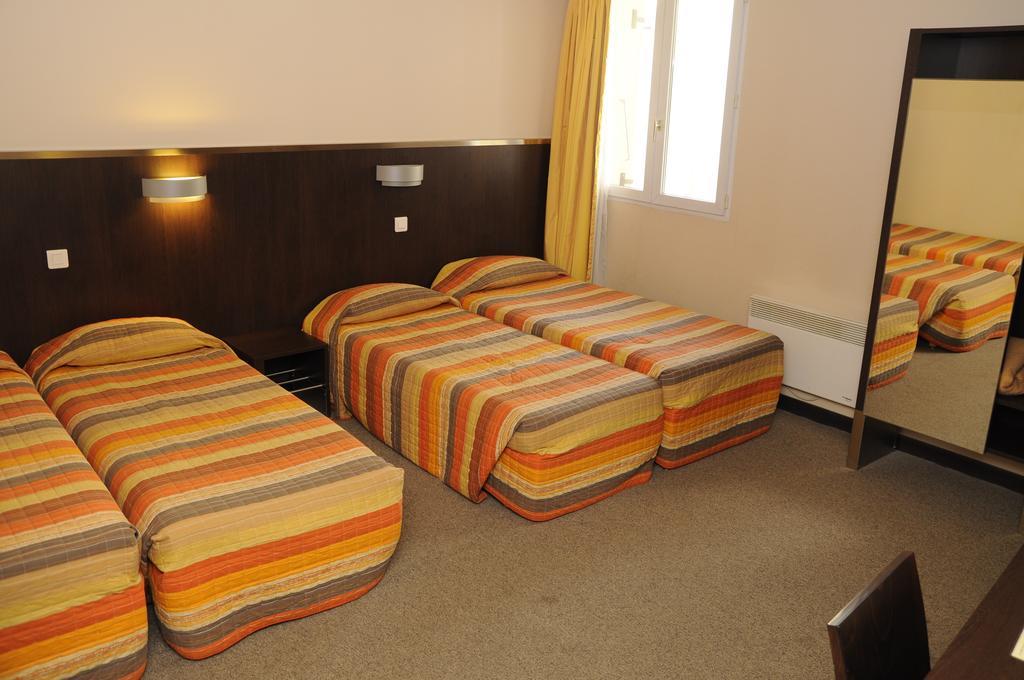 Hotel Au Petit Caporal Maisons-Alfort Habitación foto